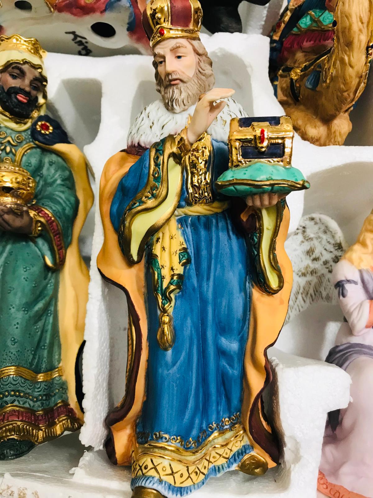 VINTAGE COMPLETE Kirklands Signature 13 PC Nativity Set