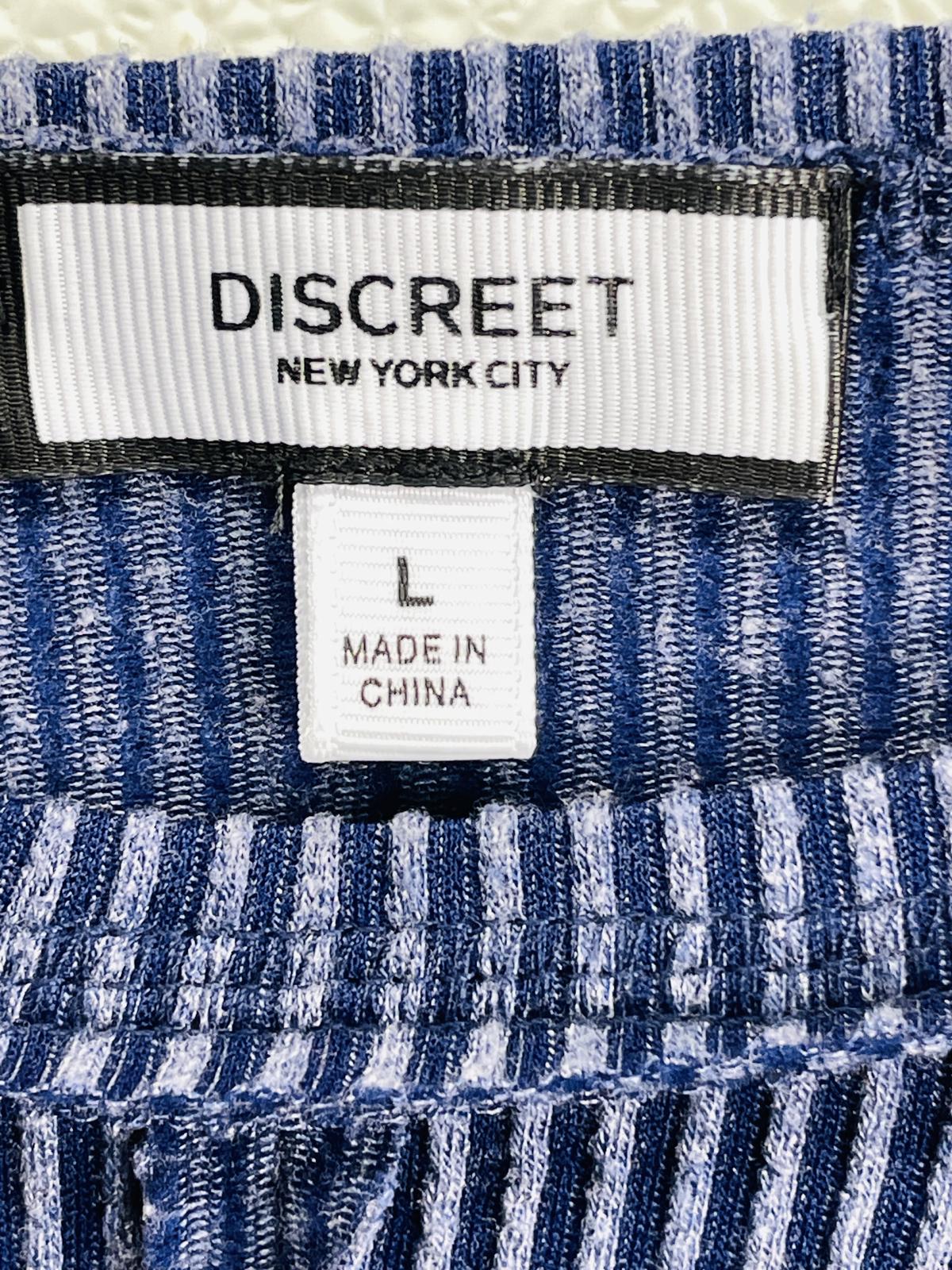 Discreet New York Blue and gray striped ribbed distressed cropped top Ladies L