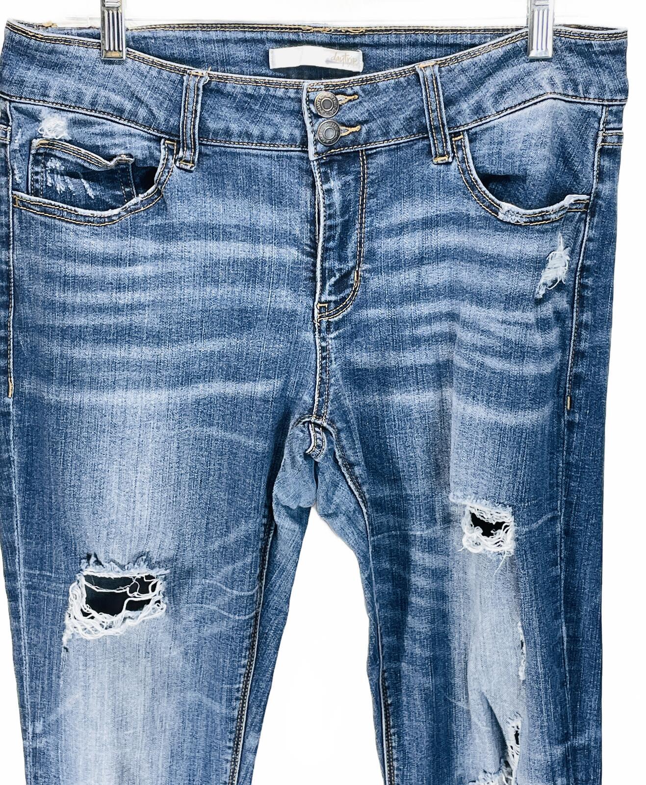 Daytrip Refined Lynx Skinny Jeans Size 32R Distressed Blue Denim