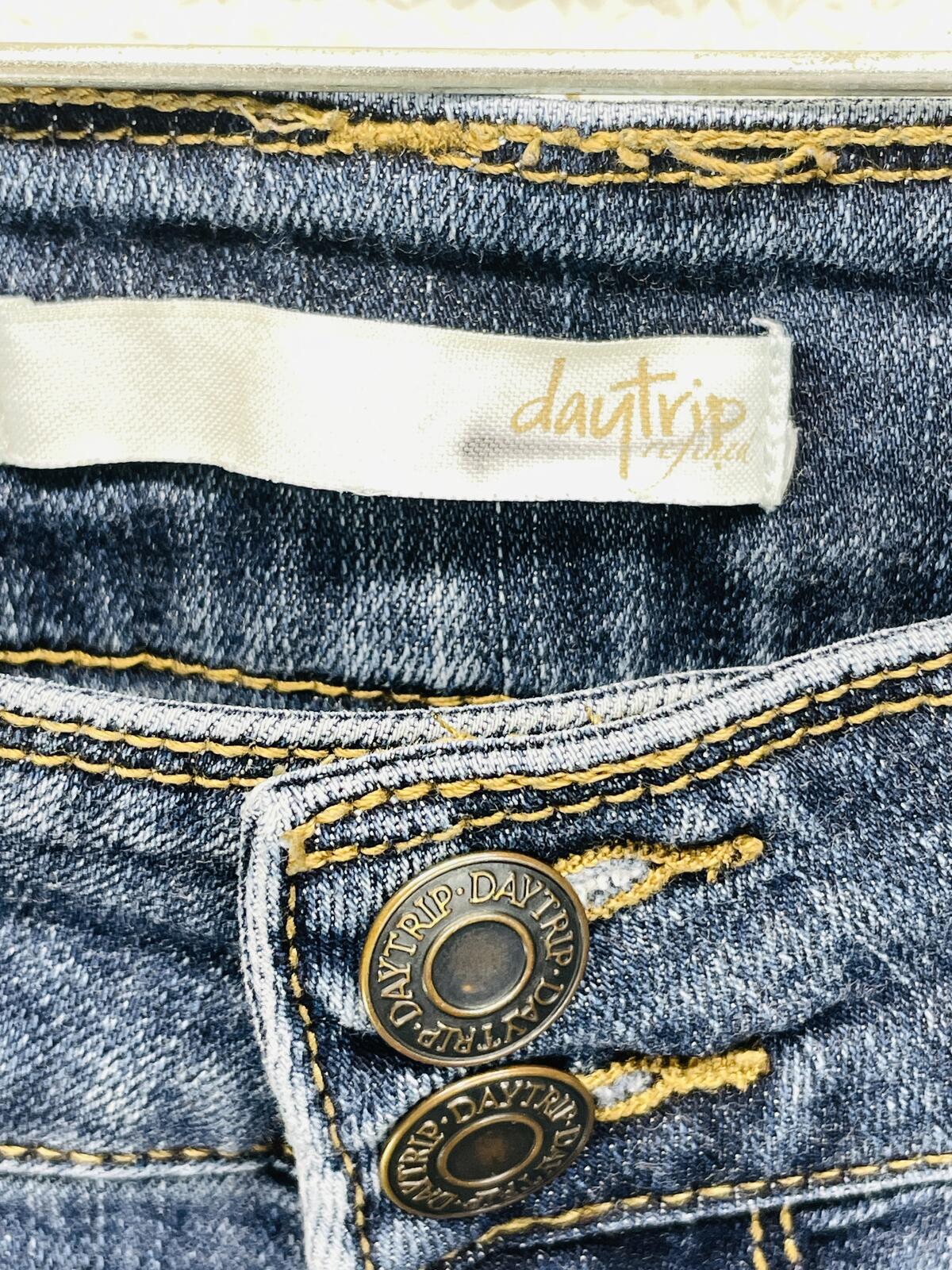 Daytrip Refined Lynx Skinny Jeans Size 32R Distressed Blue Denim