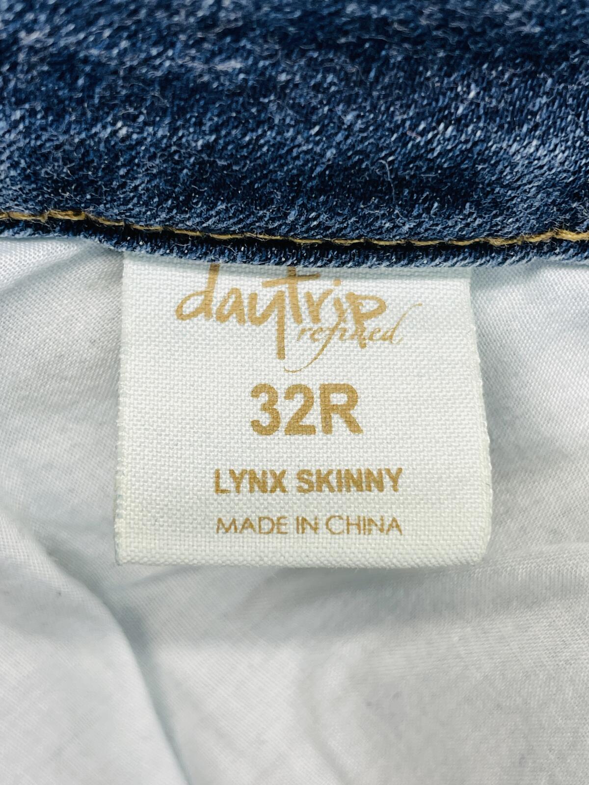 Daytrip Refined Lynx Skinny Jeans Size 32R Distressed Blue Denim