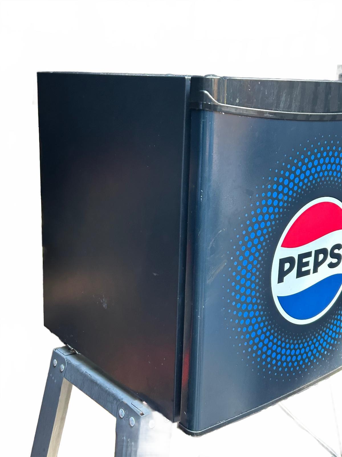 LOCAL PICK UP 28327 Tested Pepsi Cube Mini Fridge Cooler with Retro Logo